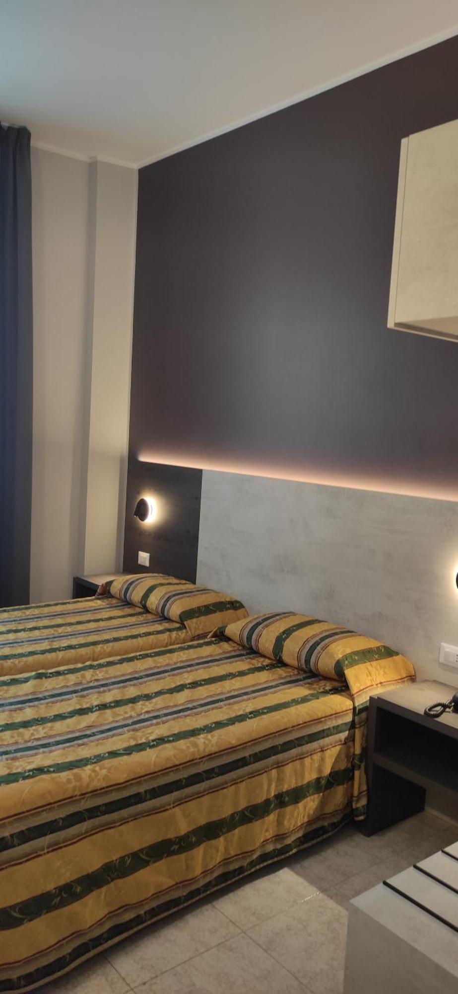 Hotel Mistral Milan Exterior photo