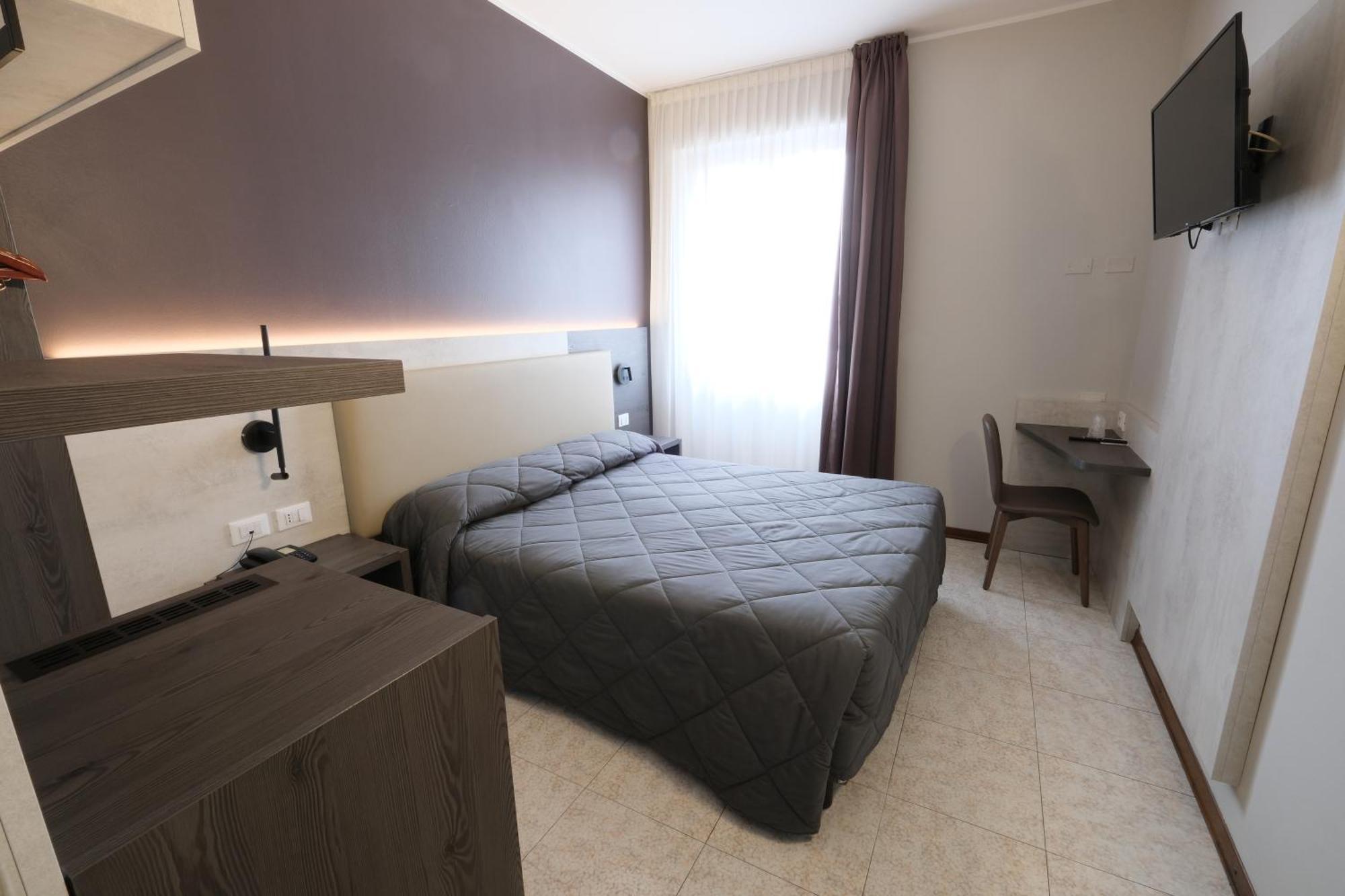 Hotel Mistral Milan Exterior photo