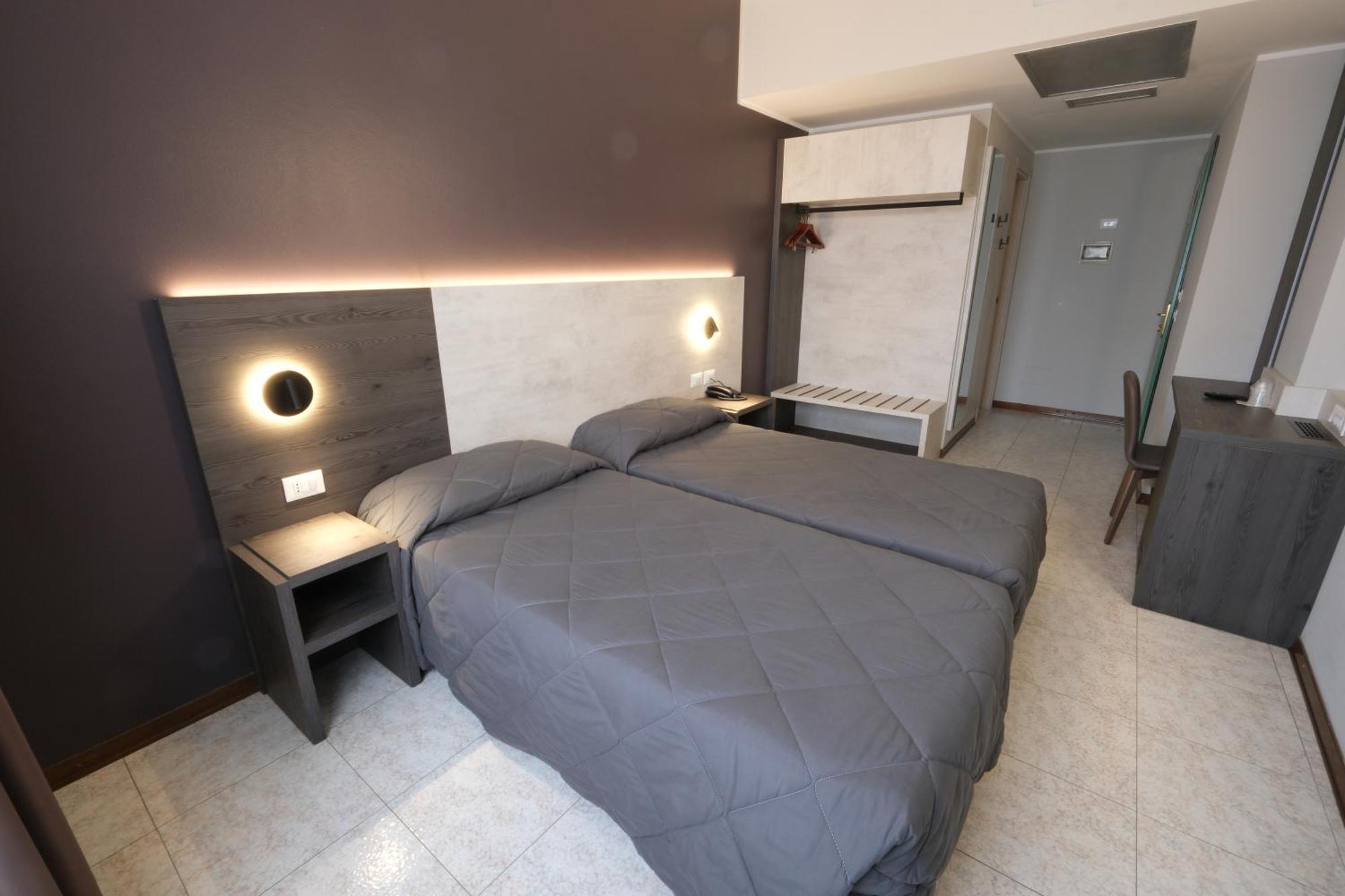 Hotel Mistral Milan Exterior photo