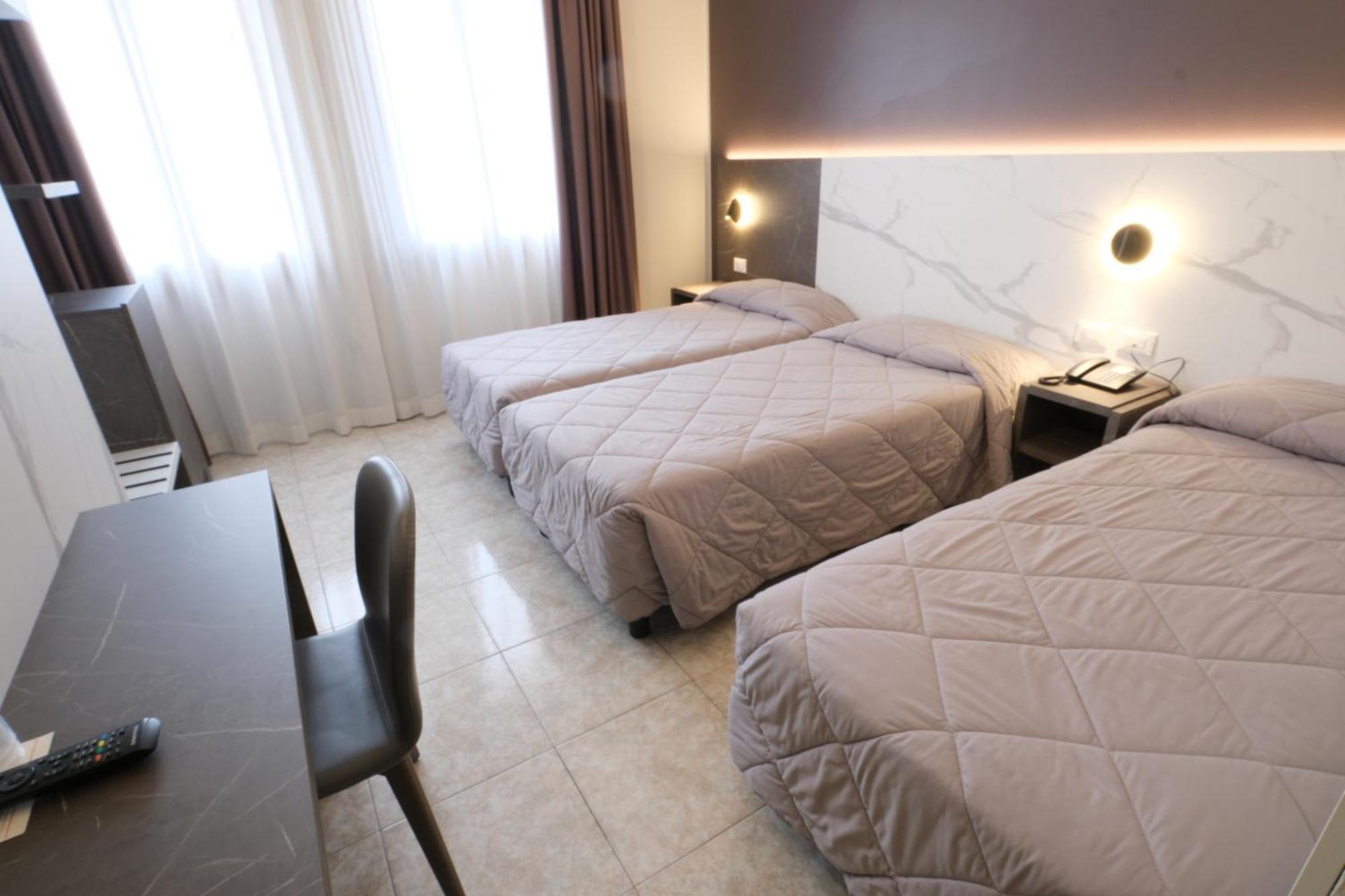 Hotel Mistral Milan Exterior photo