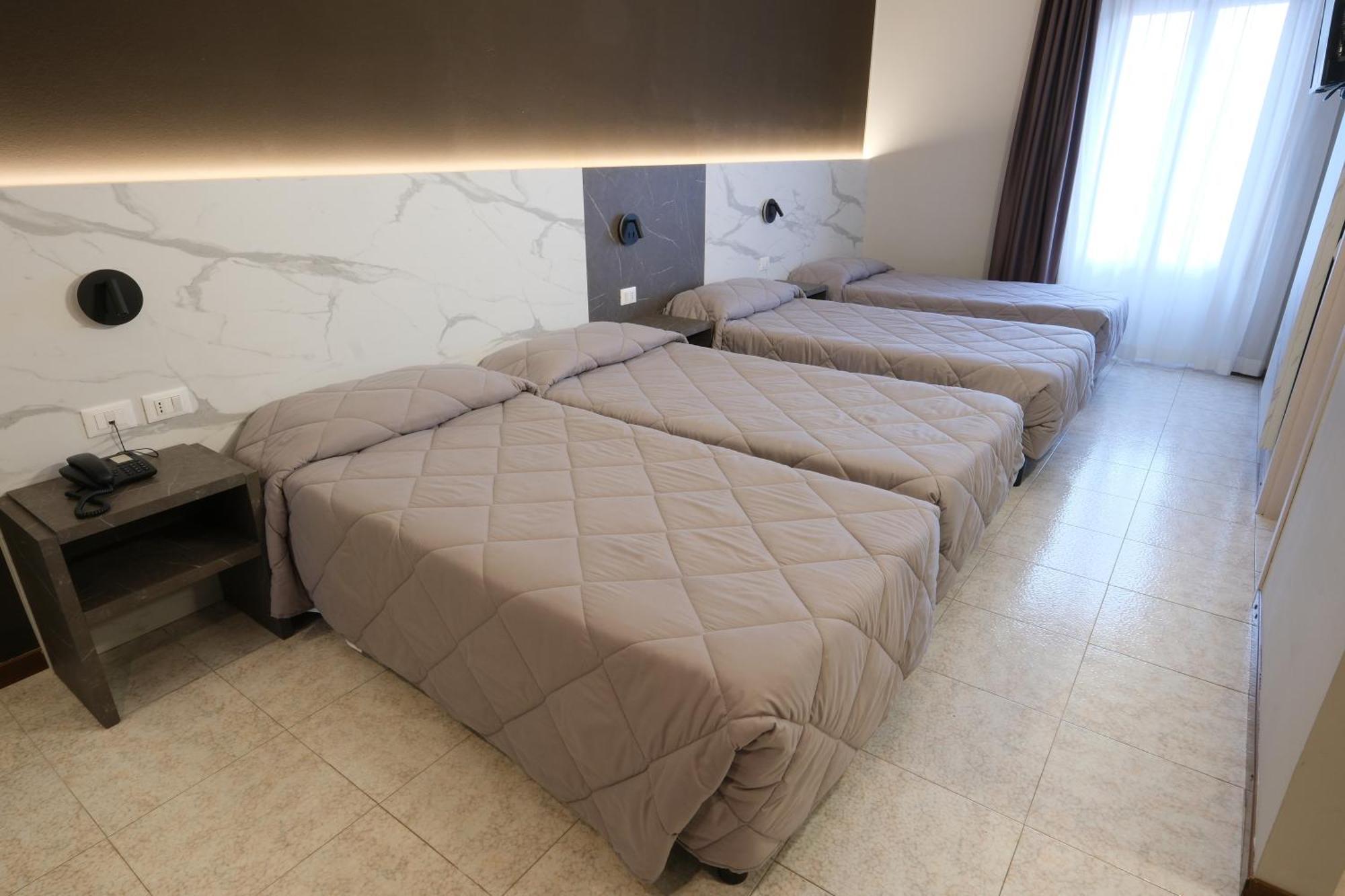 Hotel Mistral Milan Exterior photo