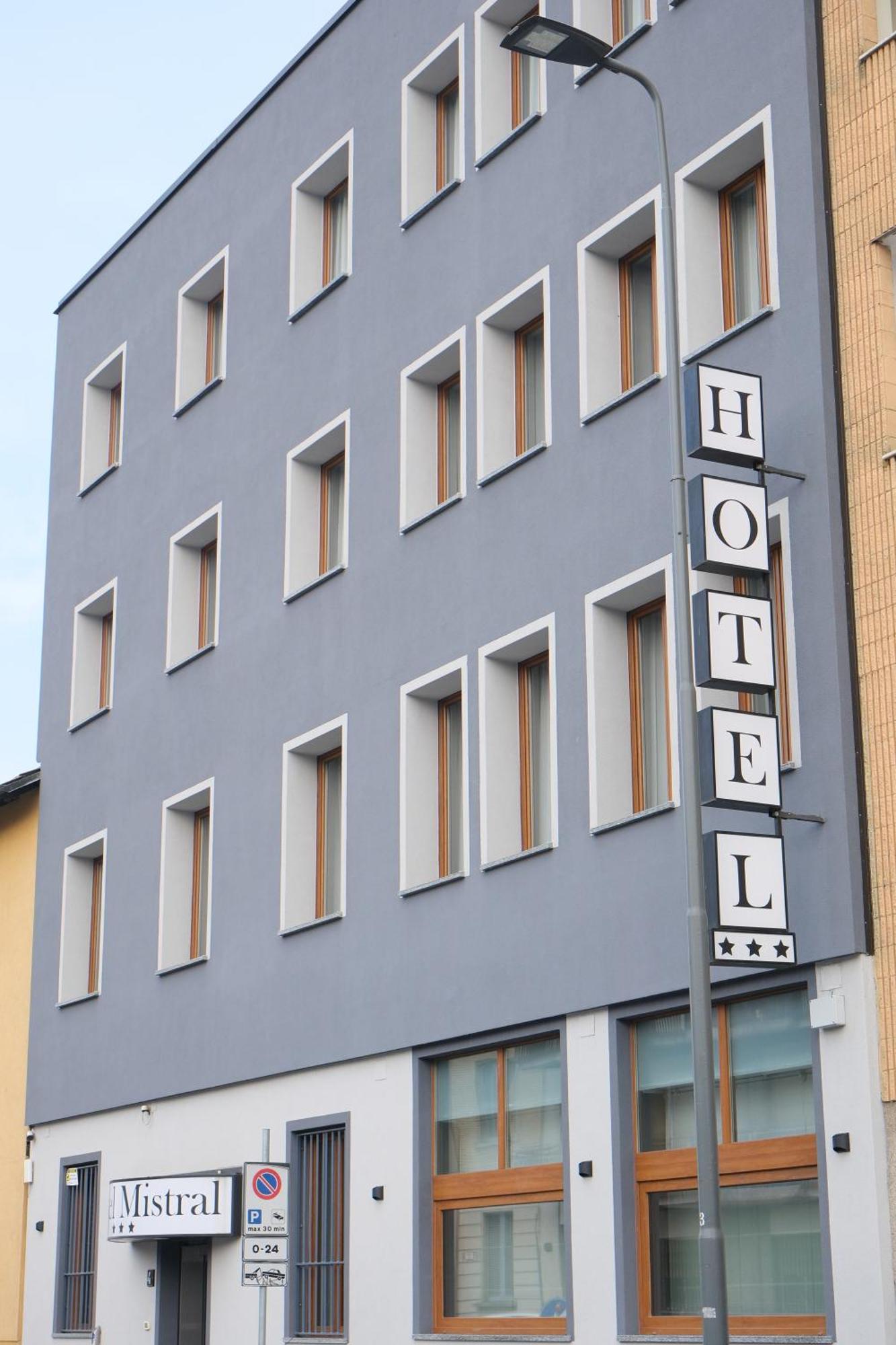 Hotel Mistral Milan Exterior photo