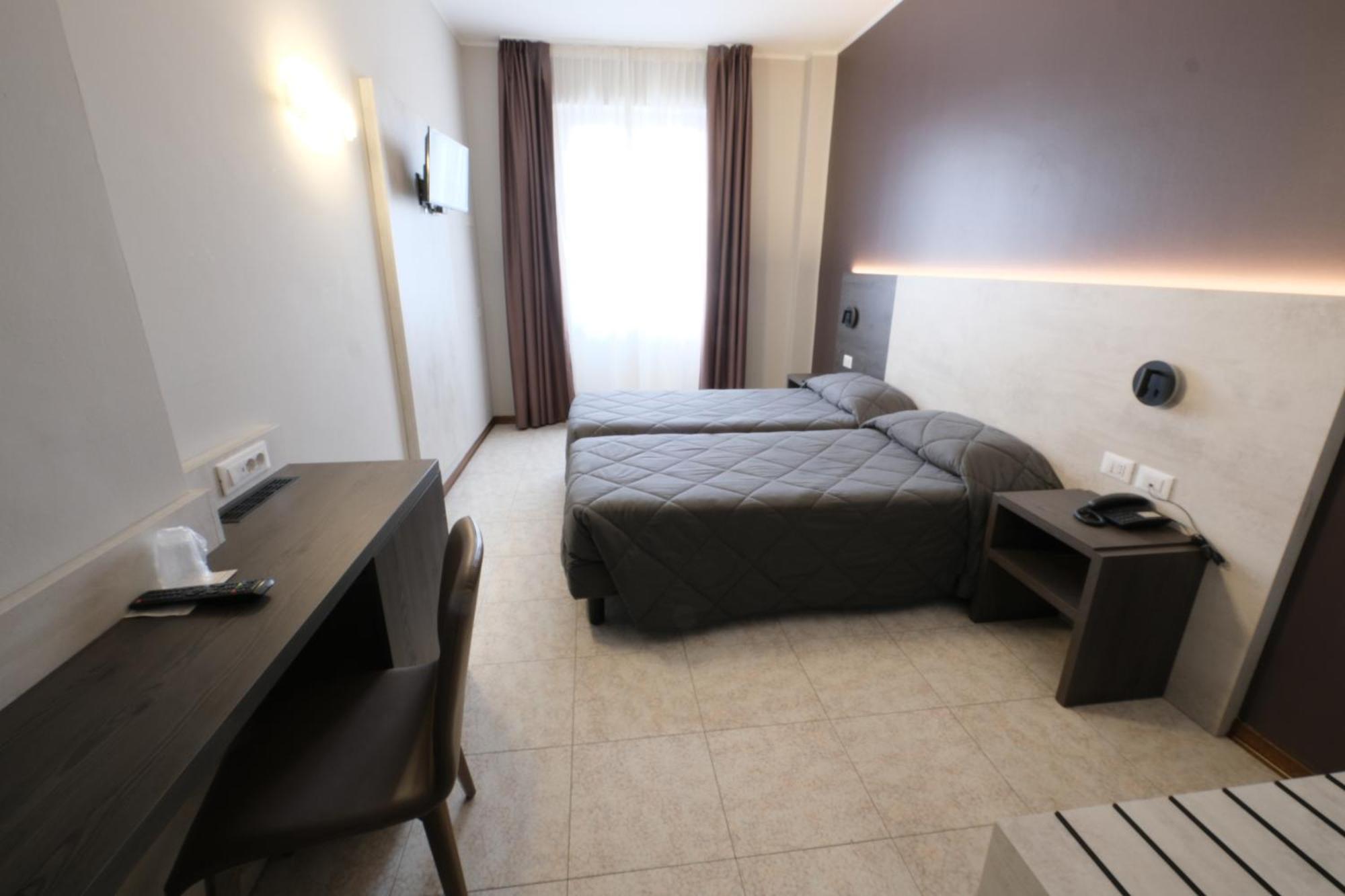 Hotel Mistral Milan Exterior photo