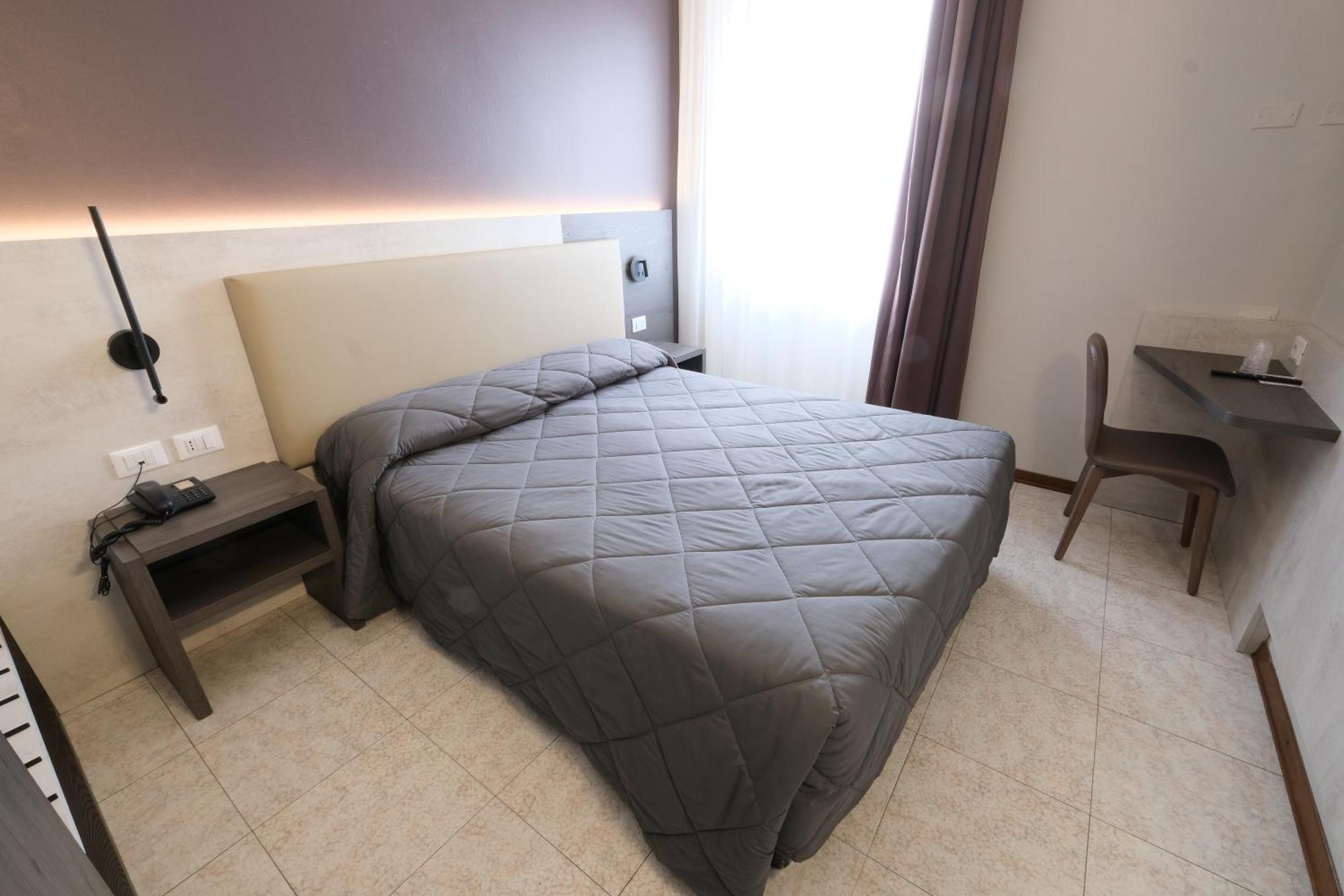 Hotel Mistral Milan Exterior photo