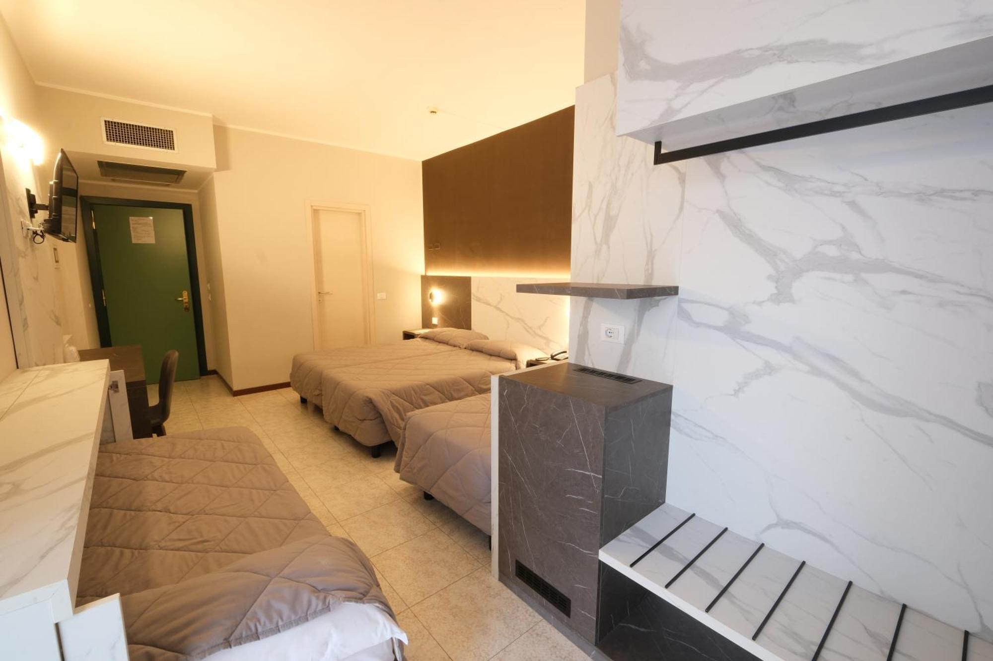 Hotel Mistral Milan Exterior photo