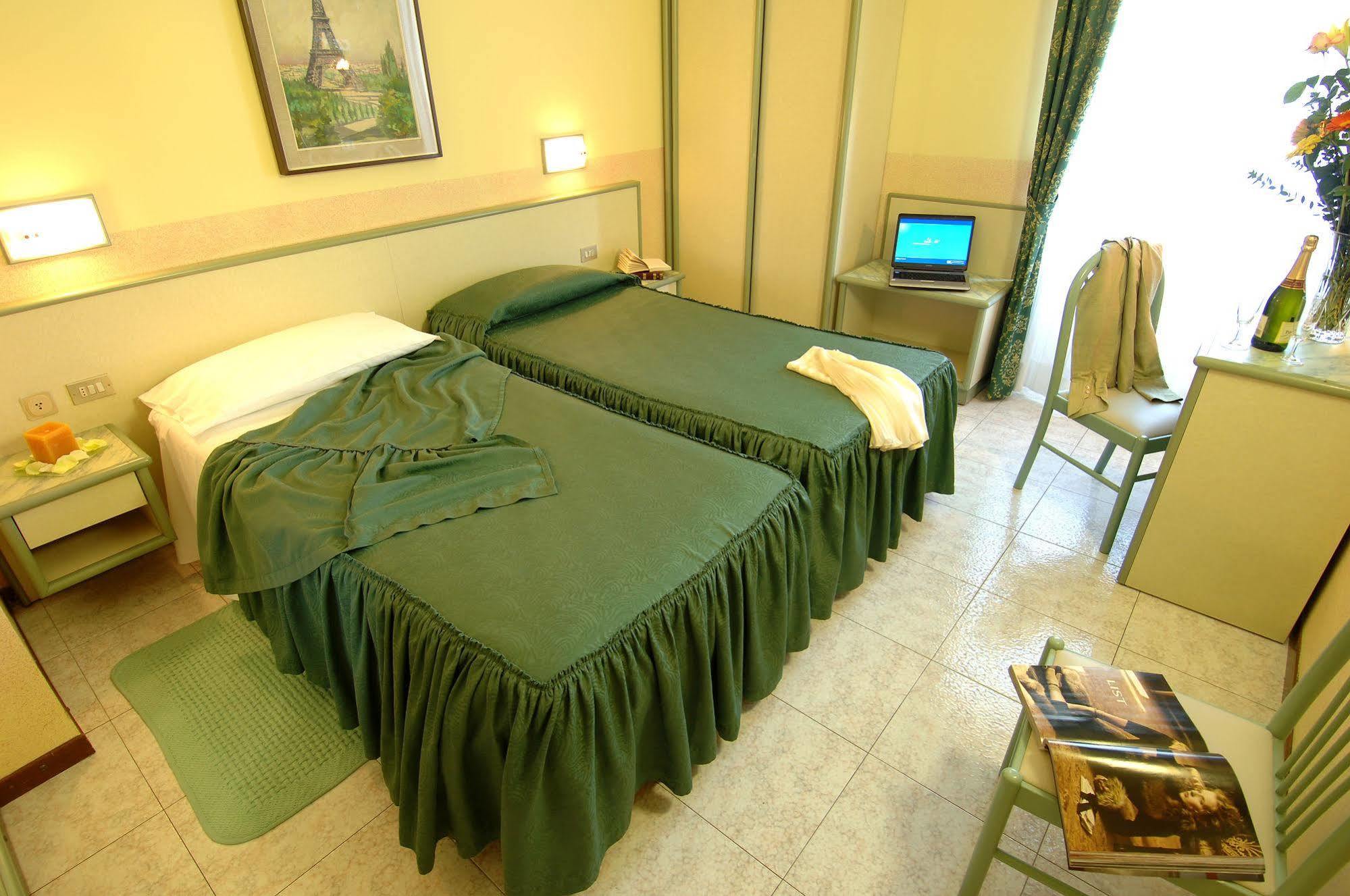 Hotel Mistral Milan Exterior photo
